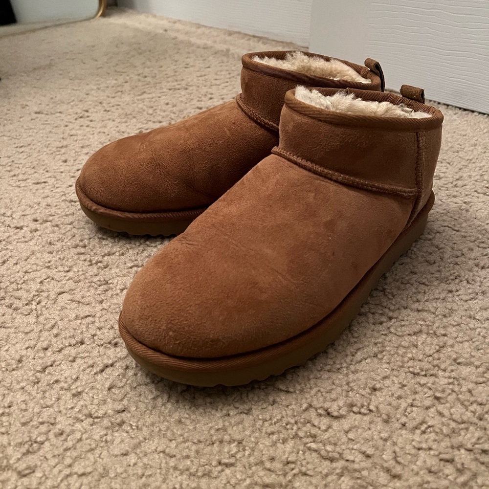 Ugg Women’s Classic Ultra Mini in Chestnut Color Size 11